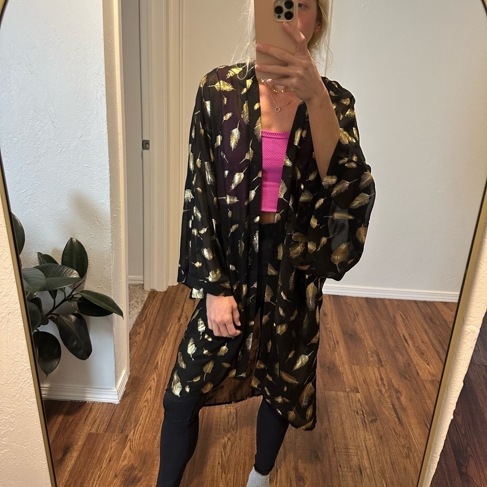 🌟SALE🌟Honey punch black robe with gold feathers size large - Picture 2 of 7